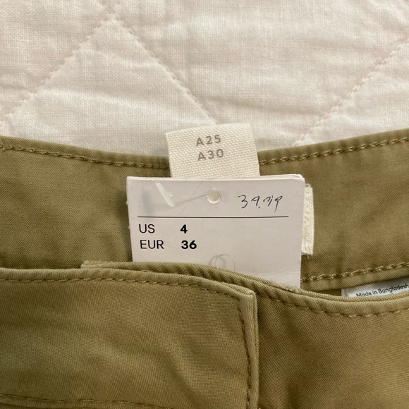 New With Tags H & M Cargo Jeans , size 4 - Picture 5 of 7